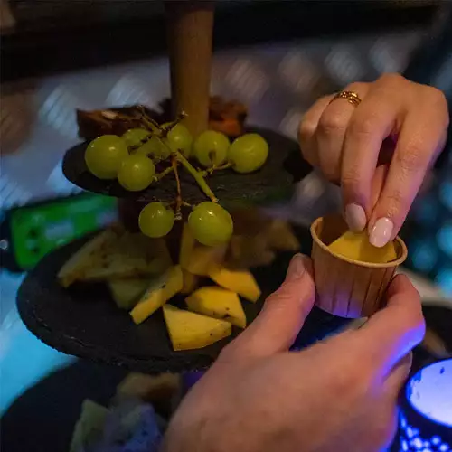 Crucero con degustación de vino y queso en Ámsterdam