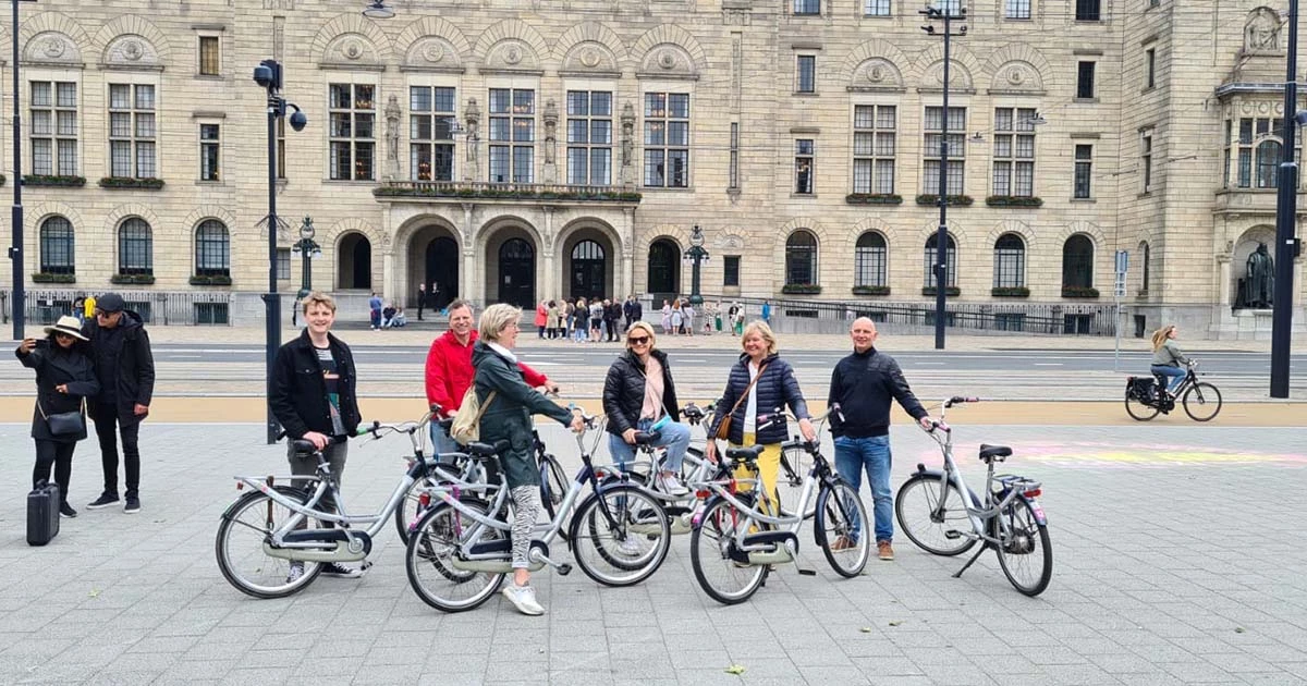 ¡Pedalea por Rotterdam y descubre sus mejores atracciones! 