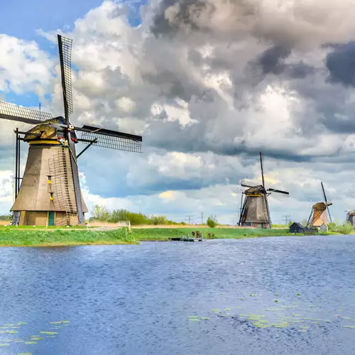 Everything you want to know about Kinderdijk and its nineteen windmills