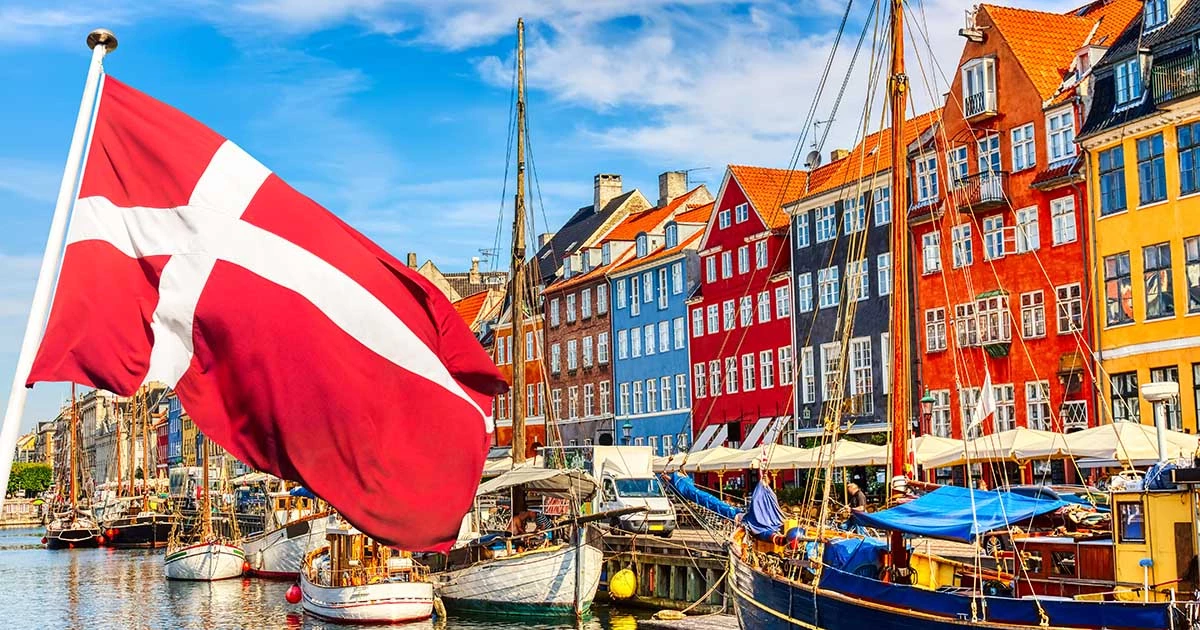 Explore the vibrant city of Copenhagen by water! Colorful buildings, charming canals, and endless things to do await.