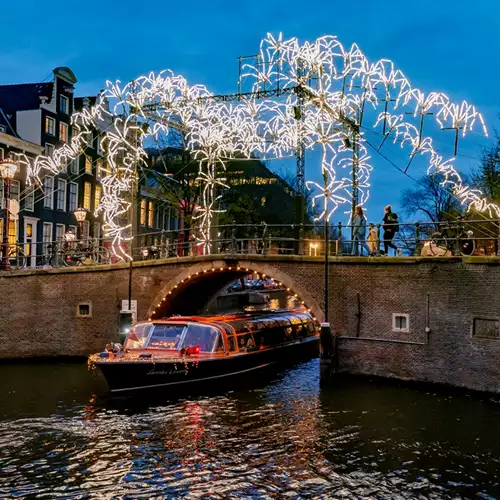 Amsterdam Light Festival Cruise vom Restaurant Loetje