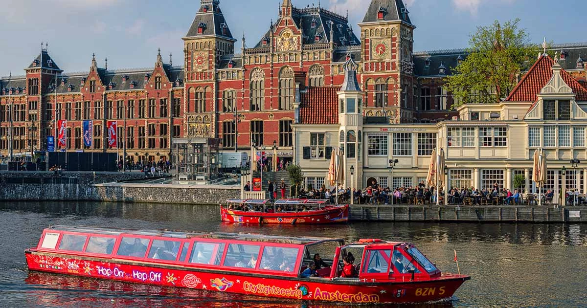 Hop on Hop off Amsterdam: Oplev byen i dit eget tempo!