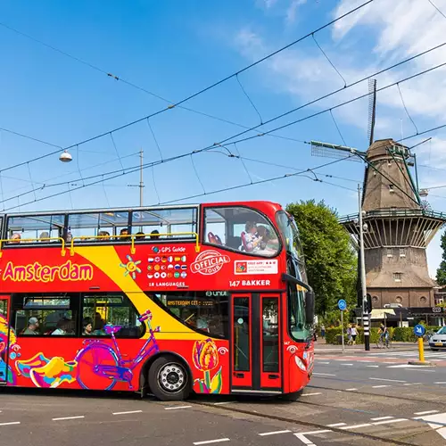 Hop-on Hop-off Bus + Kanalfahrt durch Amsterdam